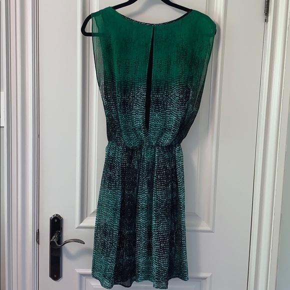 Pretty green dress (size medium) - Picture 2 of 3